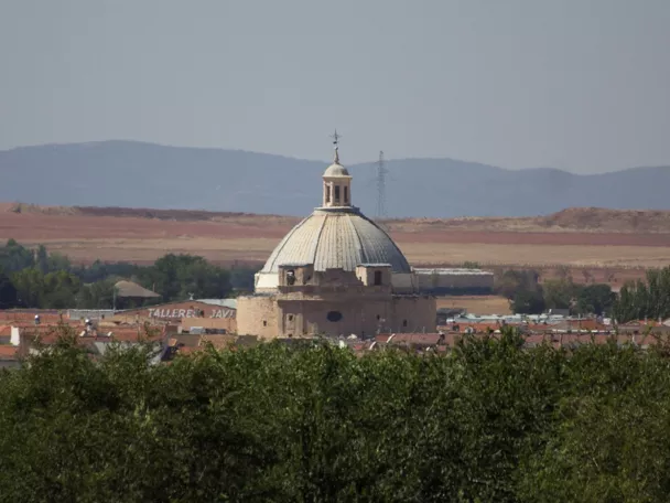 Imagen de la ciudad desde lejos, viéndose la cúpula de la catedral