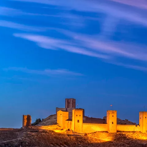 Vista nocturna del castillo de Molina de Aragón