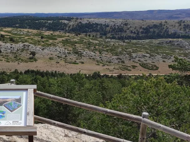 Mirador sobre la Muela Pinilla y del Puntal