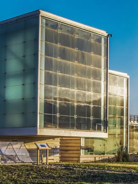 Imagen de vista frontal del museo