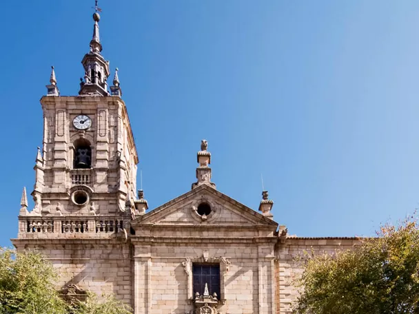 Fachada de la iglesia de Santo Tomás Apóstol de Orgaz