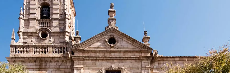 Fachada de la iglesia de Santo Tomás Apóstol de Orgaz