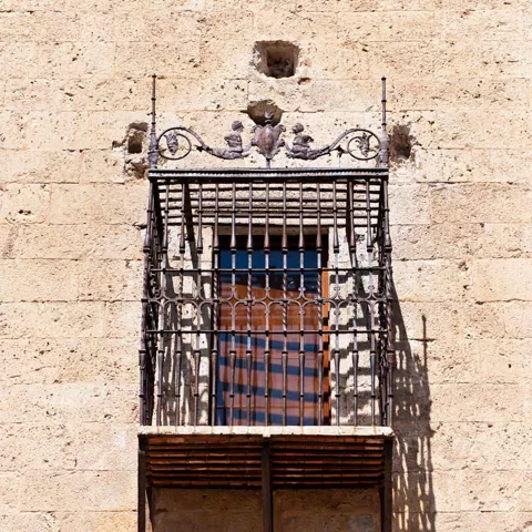 Ventana de la Hora del Palacio Ducal de Pastrana