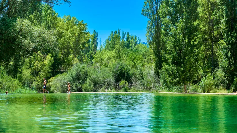 Bañistas en la playa de Cañamares