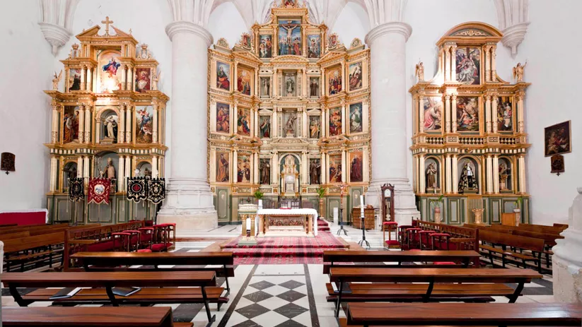 Interior de la iglesia de San Nicolás de Bari