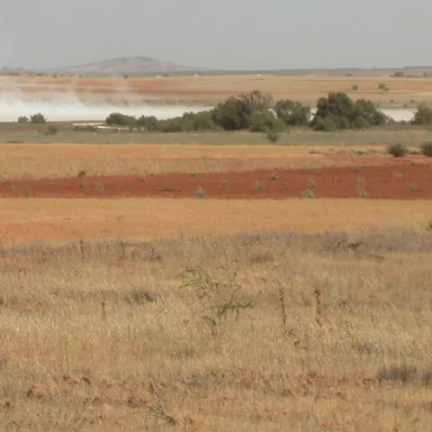 Imagen de la laguna de sal expulsando vapor