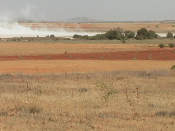Imagen de la laguna de sal expulsando vapor