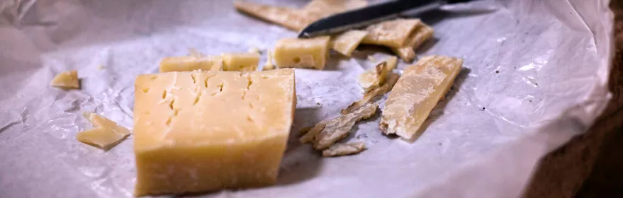 Imagen de queso manchego cortado