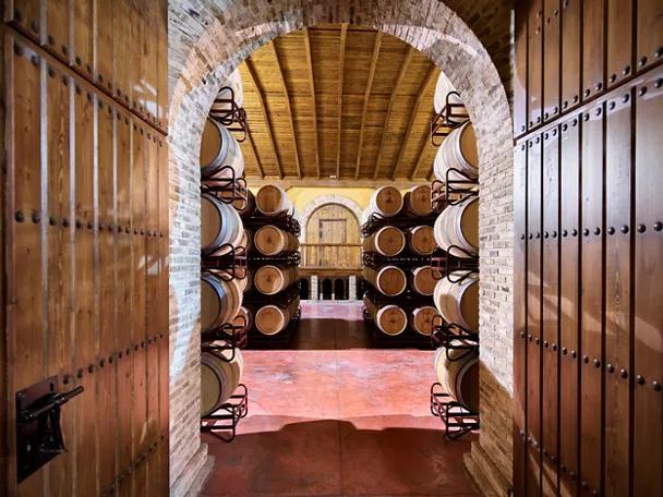 Imagen de barriles en la bodega del Cristo de la Vega 