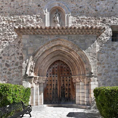 Portada de la Iglesia de San Juan Bautista, Córcoles