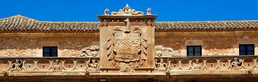 Detalle de la fachada de la Casa Consistorial de San Clemente