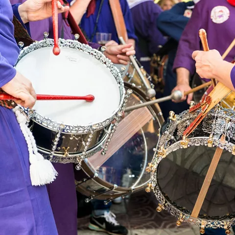 Imagen tocando el tambor en Hellín