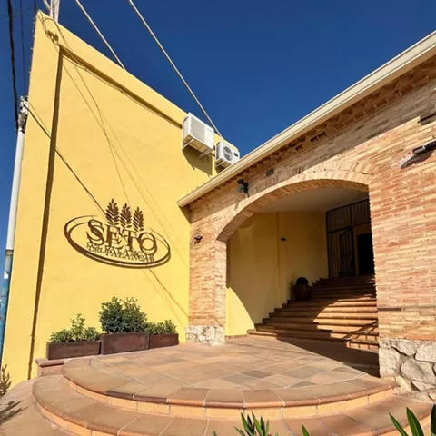 Fachada del Hotel Restaurante Seto en Motilla del Palancar