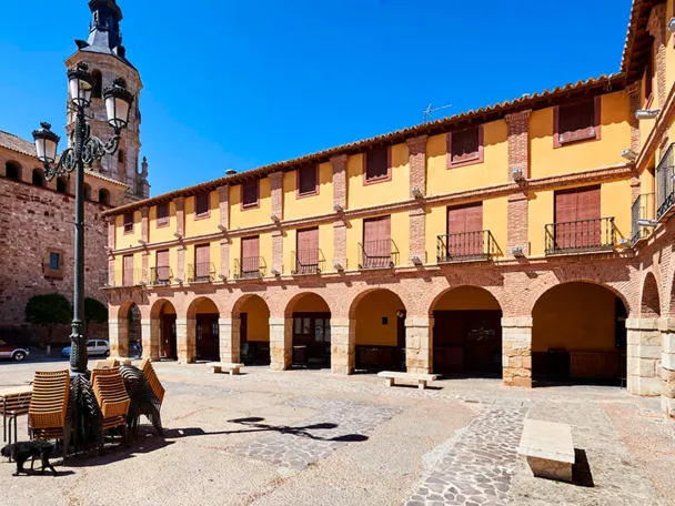 Plaza Mayor e iglesia de Santa Catalina de La Solana