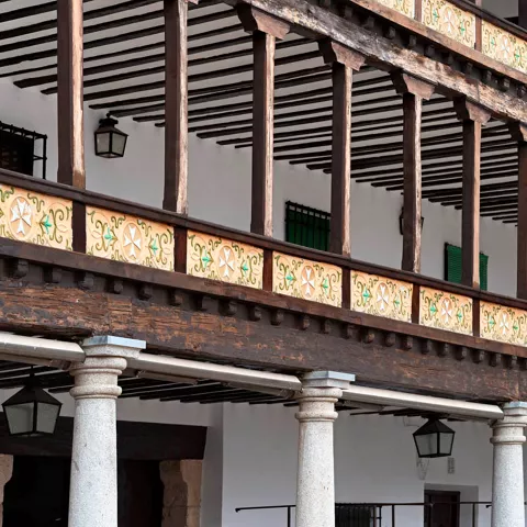 Detalle de la balconada de la Plaza Mayor de Tembleque