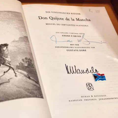 Ejemplar del Quijote firmado por Nelson Mandela
