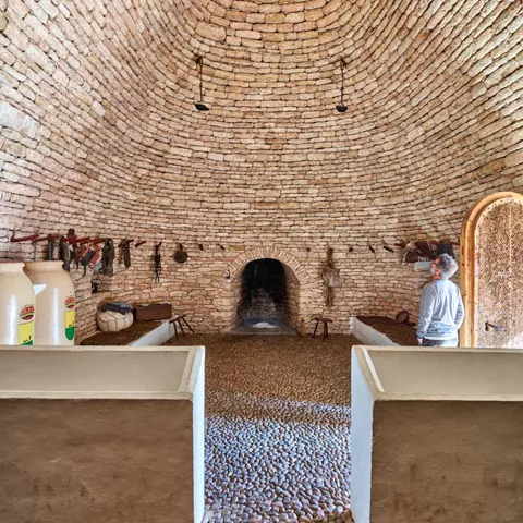 Interior del bombo del Museo del Carro y Aperos de Labranza de Tomelloso