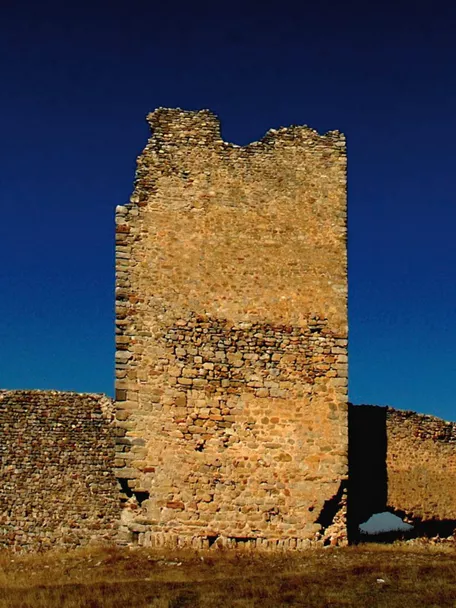 Imagen de un torreón de piedra