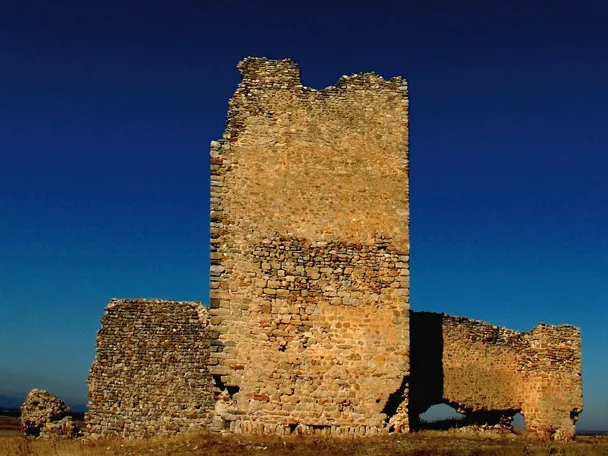 Imagen de un torreón de piedra