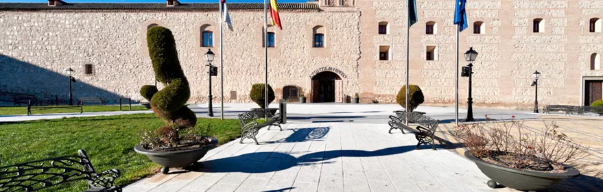 Fachada del Palacio de Pedro I