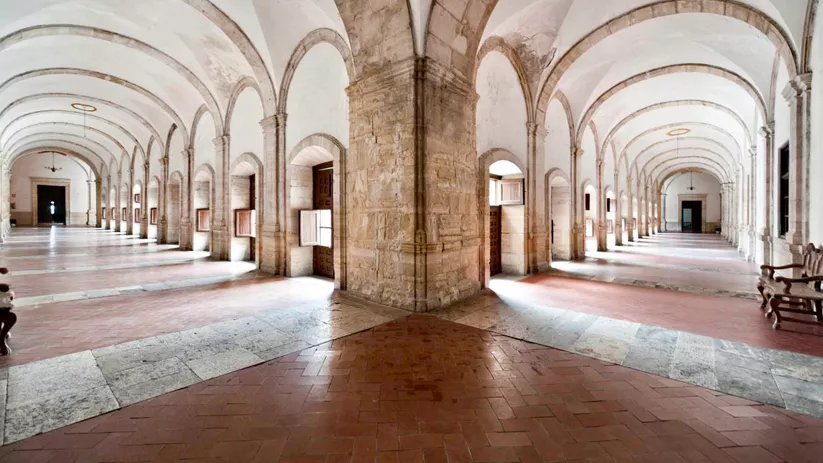Interior del cuerpo superior del claustro del Monasterio de Uclés