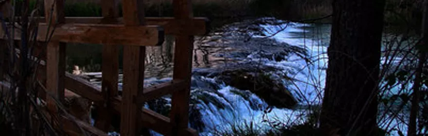 Imagen de rueda de madera en río Júcar