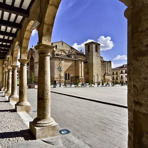 Imagen de la plaza de Villarobledo