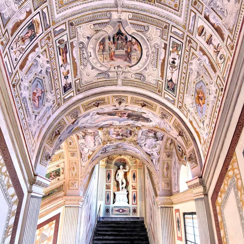 Escalera del Palacio del Marqués de Santa Cruz, Viso del Marqués