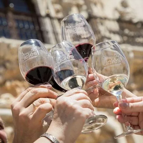 Brindis con vinos de la Denominación de Origen Uclés