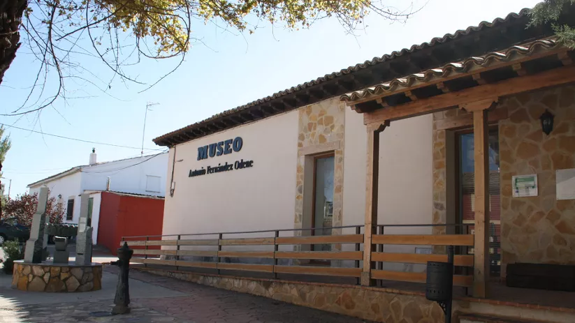 Imagen de la fachada del museo del yacimiento de La Cava