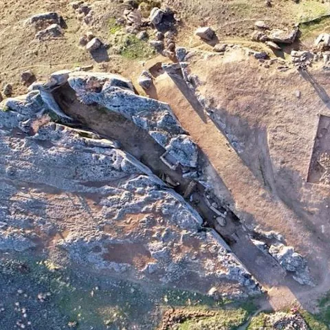 Vista aerea del yacimiento La Cava
