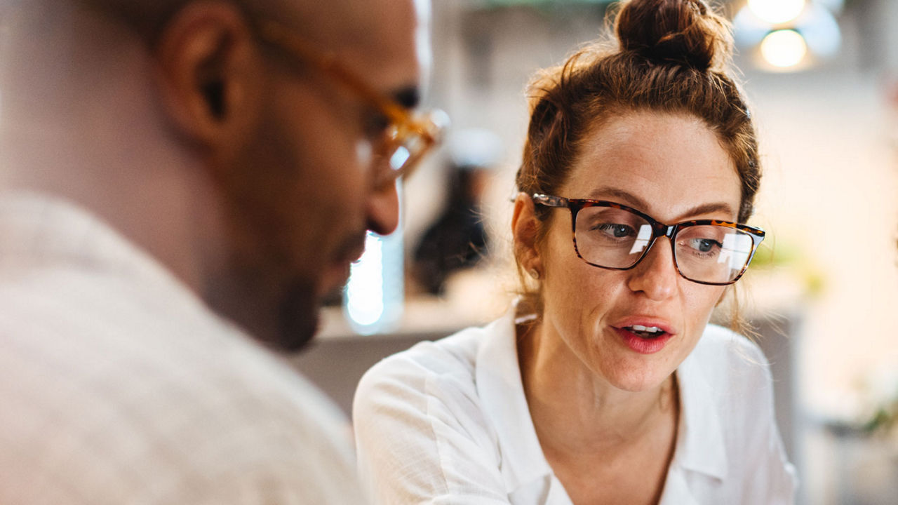 business-woman-having-discussion