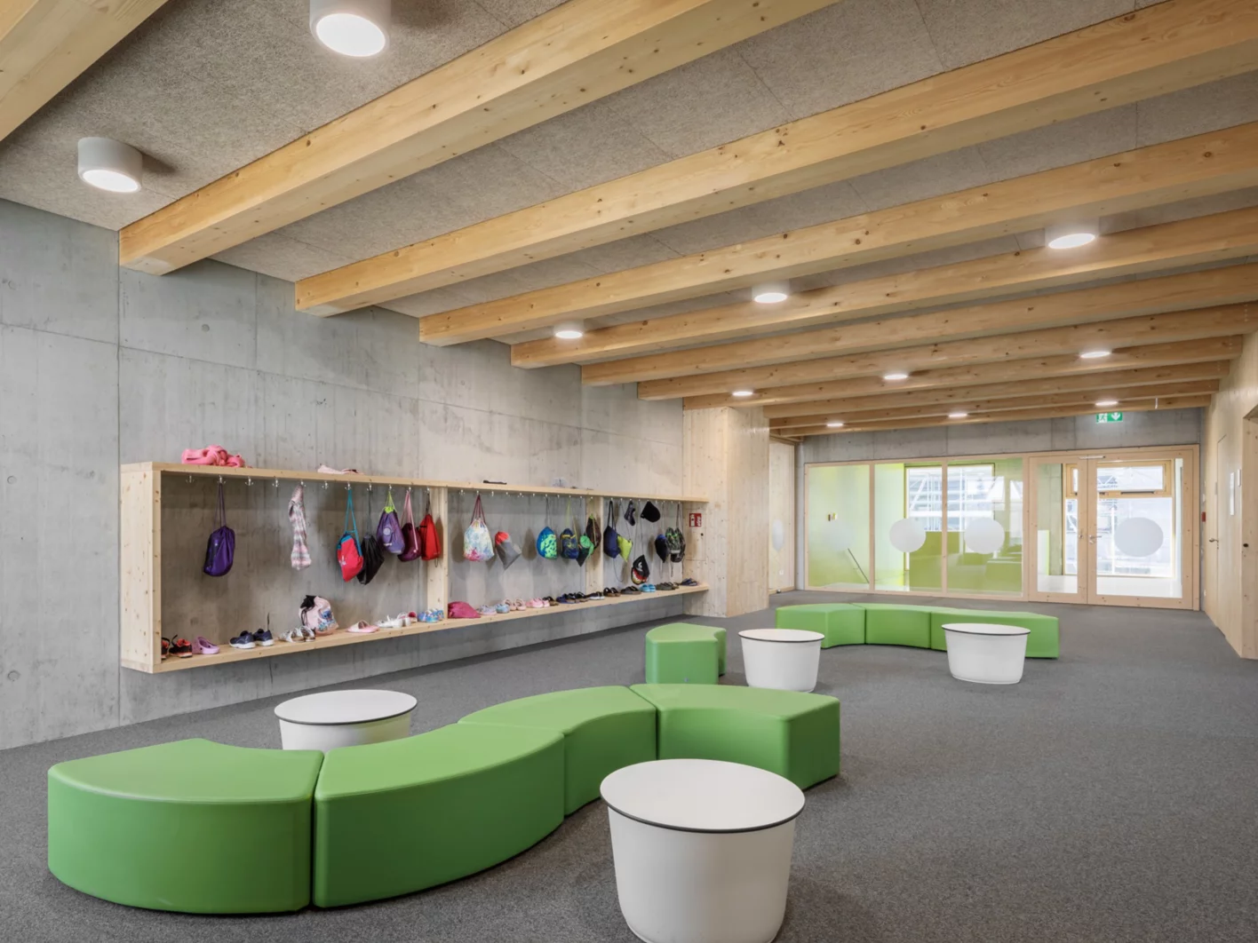 grundschule-und-mittelschule-langweid-deutschland-decken