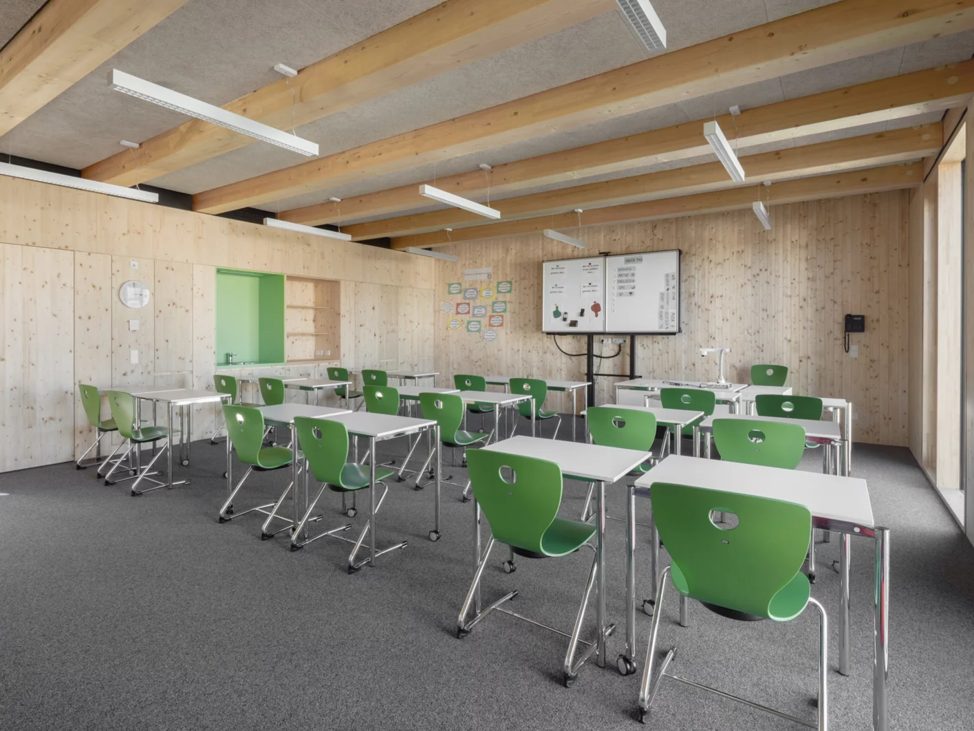grundschule-und-mittelschule-langweid-deutschland-decken