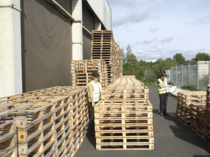Recycling pallets Knauf Insulation