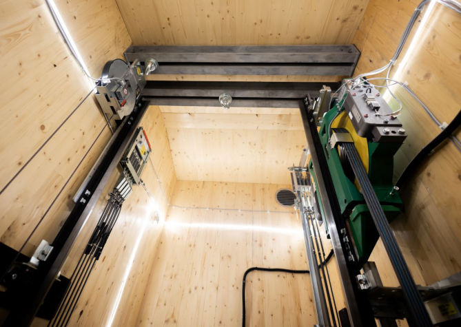 AB1A0322_1200px:669x475