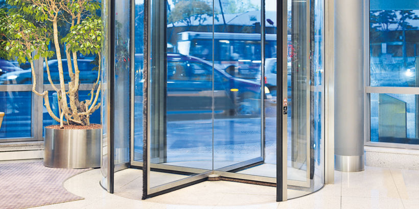 Apollonis_Paris_%2862%29_revolving_100_korj:820x410%282-1%29