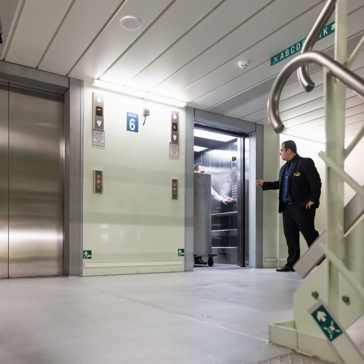 Cargo_Vessles_6:720x720%281-1%29