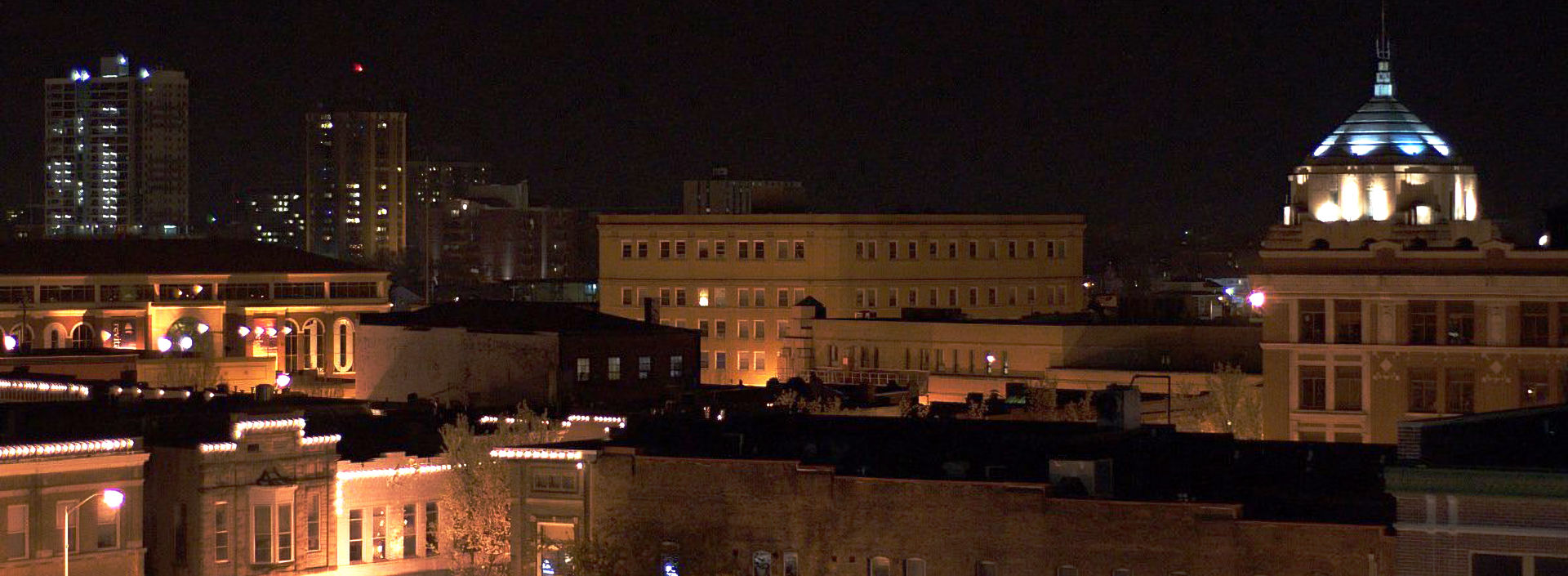 Champaign-Night:1920x705%28hero%29
