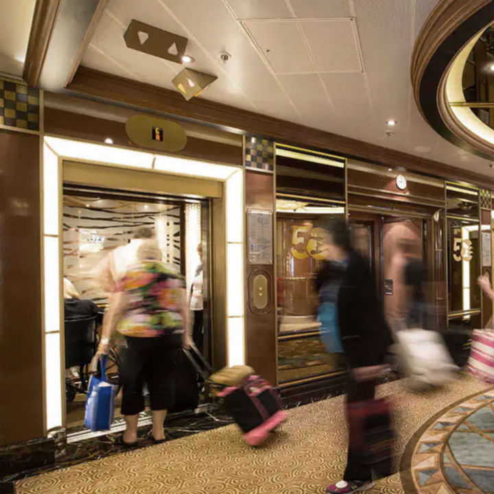 Cruise_Ships_6:720x720%281-1%29