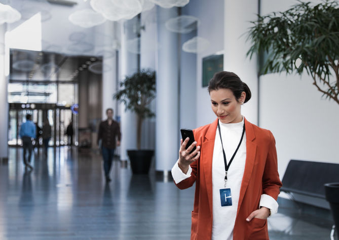 Customer-and-KONE-Mobile1:669x475