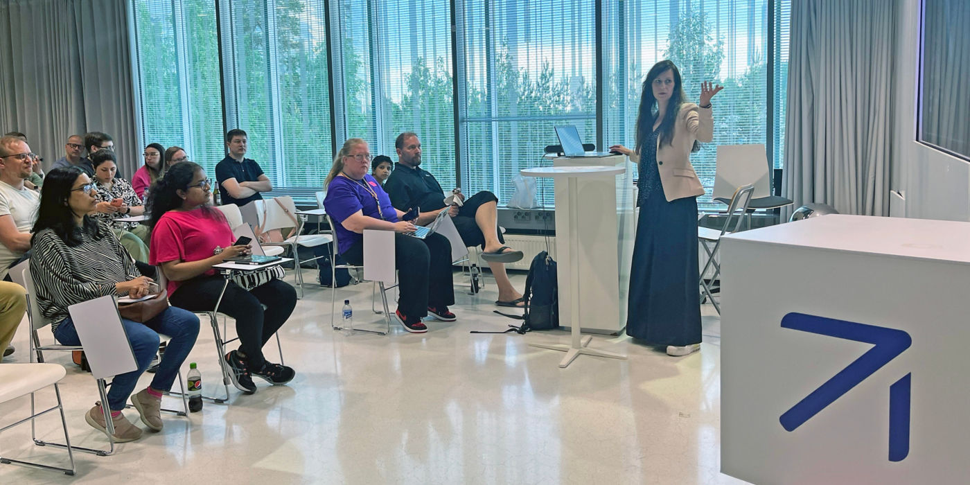 Diana Andrei presenting KONE digital twin concept for audience.