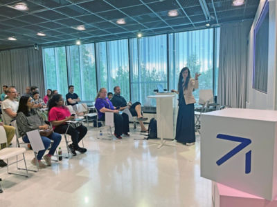 Diana Andrei presenting KONE digital twin concept for audience.