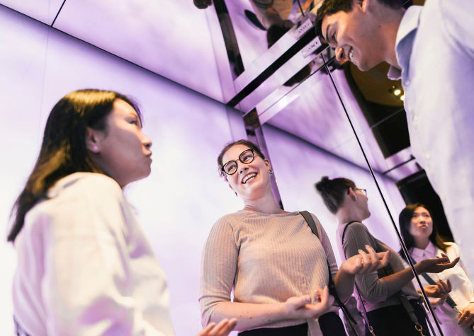 Digital_elevator_-_DX_-young_people_-_purpple-1:669x475