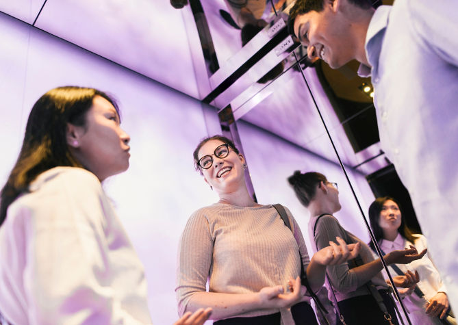 Digital_elevator_-_DX_-young_people_-_purpple:669x475