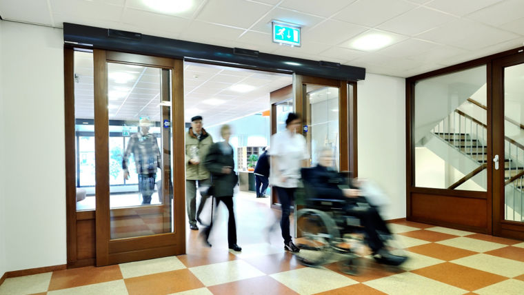 Double_sliding_door_from_wood_new_sensor:760x428%2816-9%29