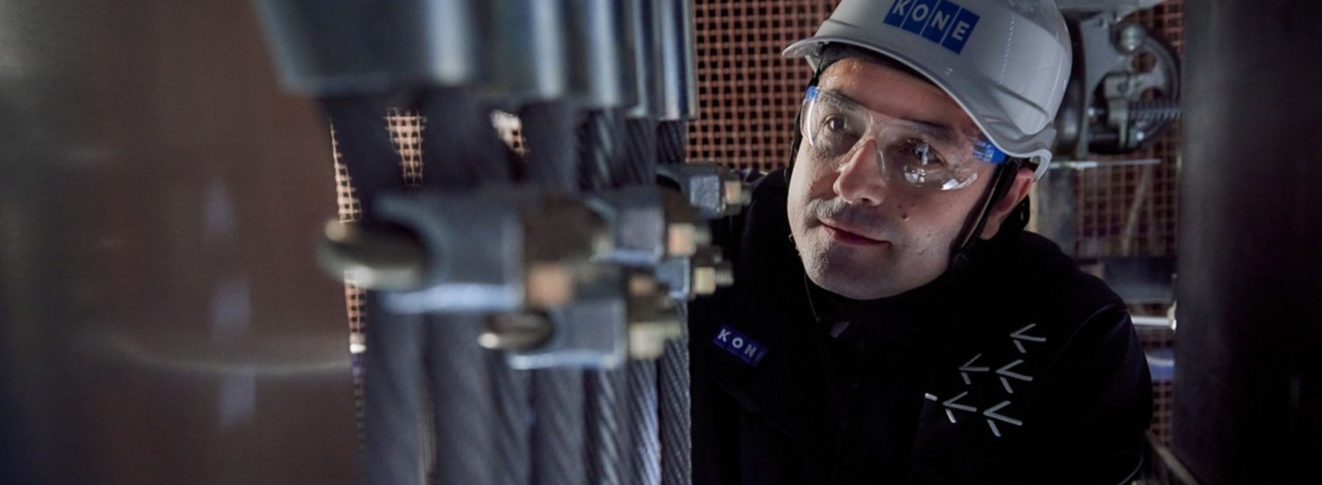 Elevator_Modernization_2_1-1:1920x705%28hero%29