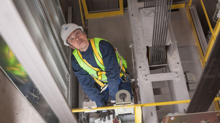 Elevator_installation_P4J34791:760x428%2816-9%29