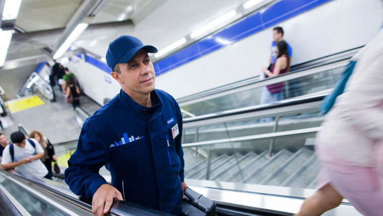 Escalator_maintenance_2-1:760x428%2816-9%29