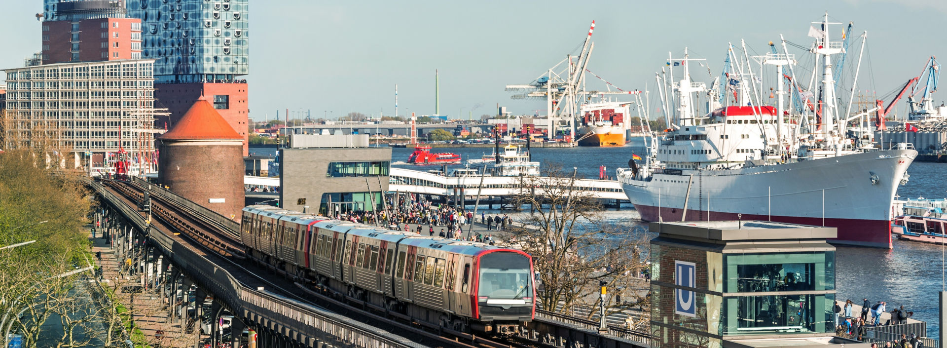 Hamburg_shutterstock_2550646563-graded:1920x705%28hero%29